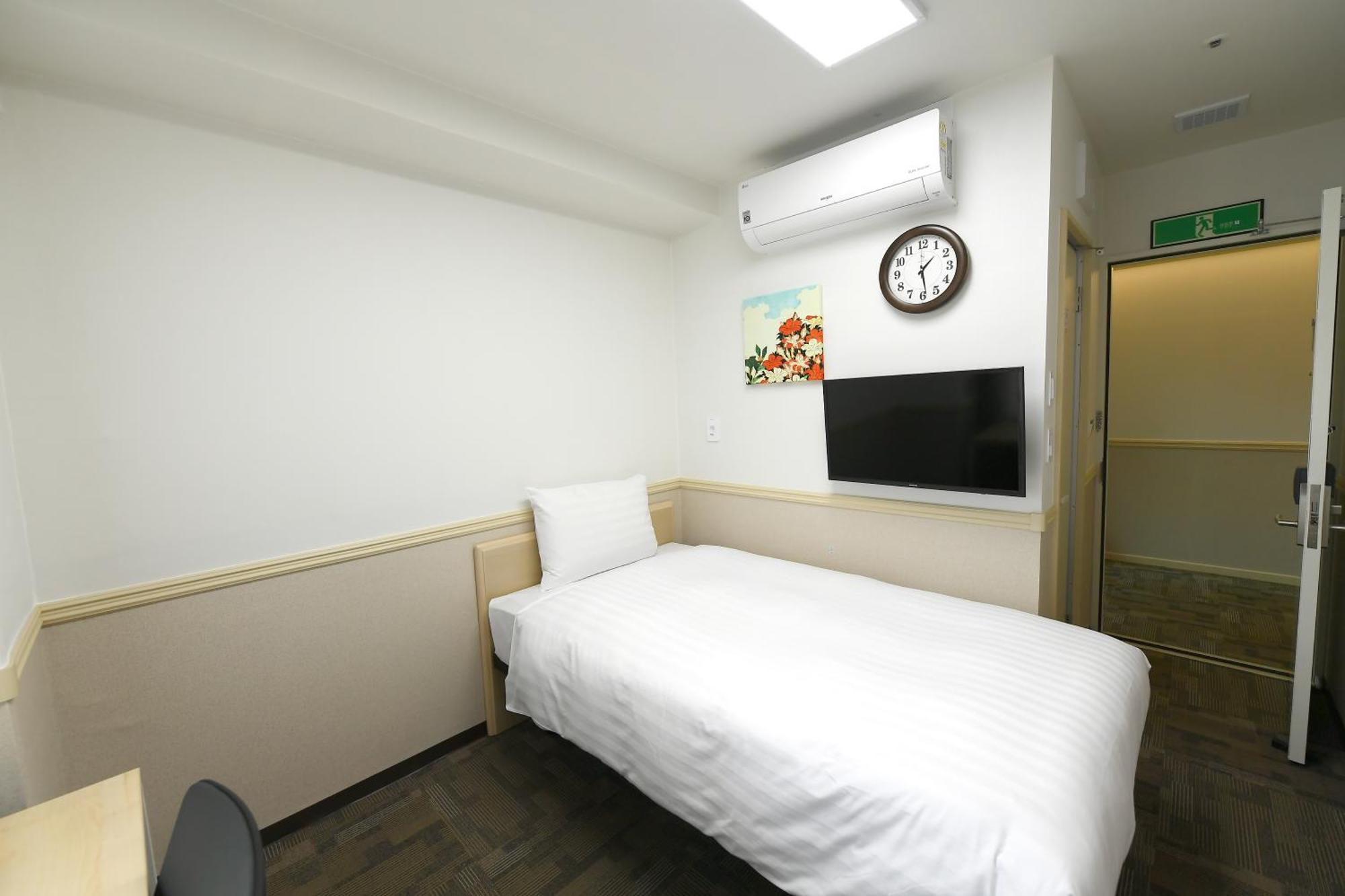 Toyoko Inn Чханвон Экстерьер фото